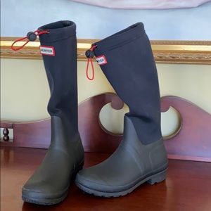 Women’s Hunter boots size 5. Worn once, too small
